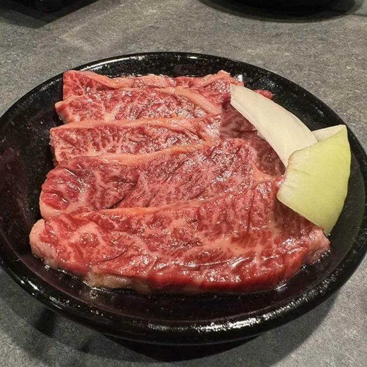 美しくサシの入った和牛